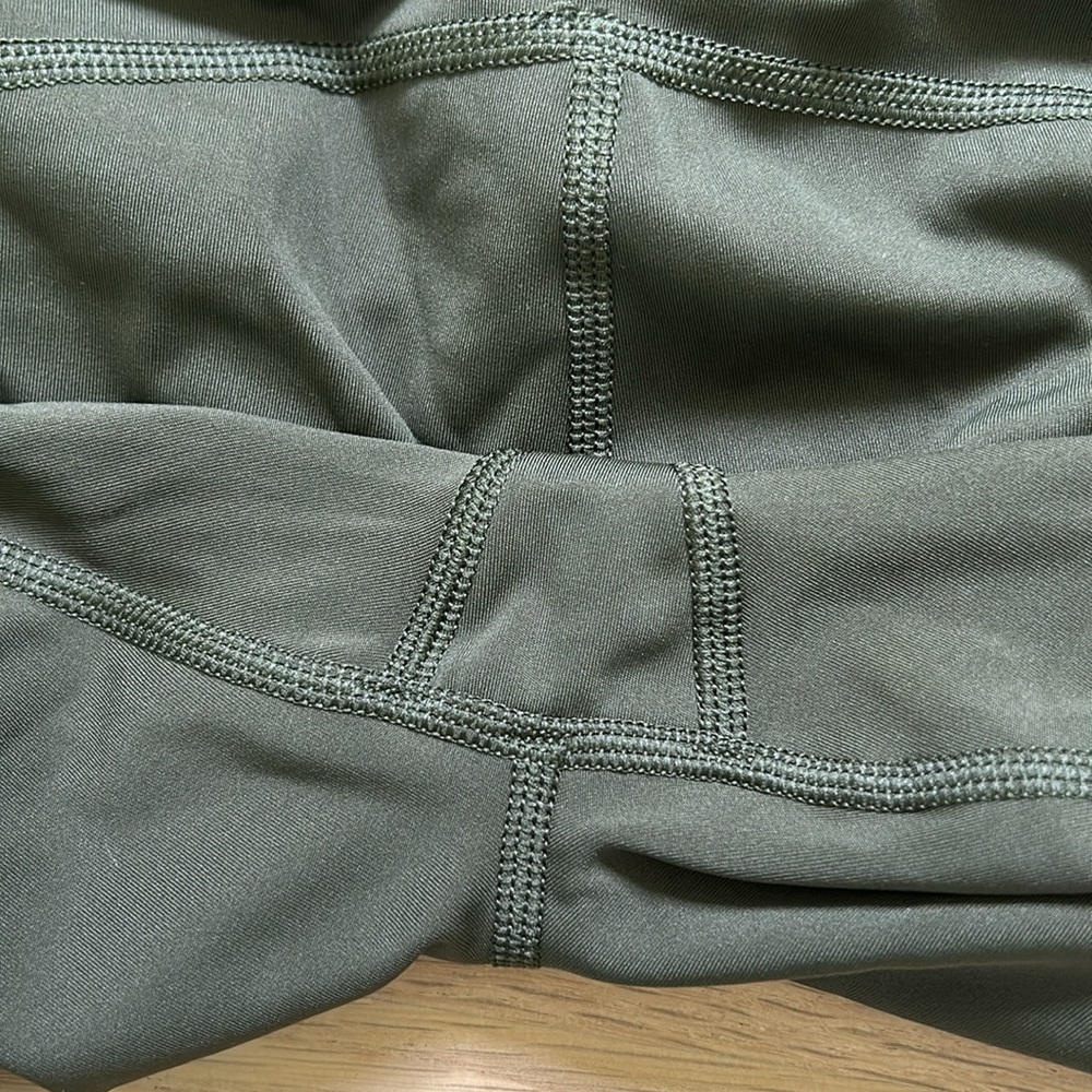 Athleta Ultimate Stash Tight - Picture 13 of 13